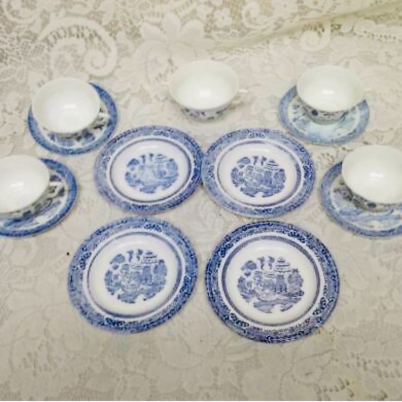 (SOLD) 1950s 13-pc Ideal Blue Willow, Child’s Tea Set - Picture 1 of 8